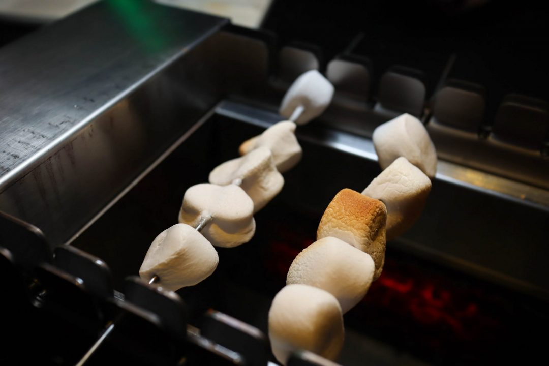 (西門捷運站)西門串燒-台灣首家「羊肉串自動燒烤」超酷的自動燒烤機就在這邊, 讓你吃烤肉好方便-羊騷殿 @Nancy將的生活筆計本