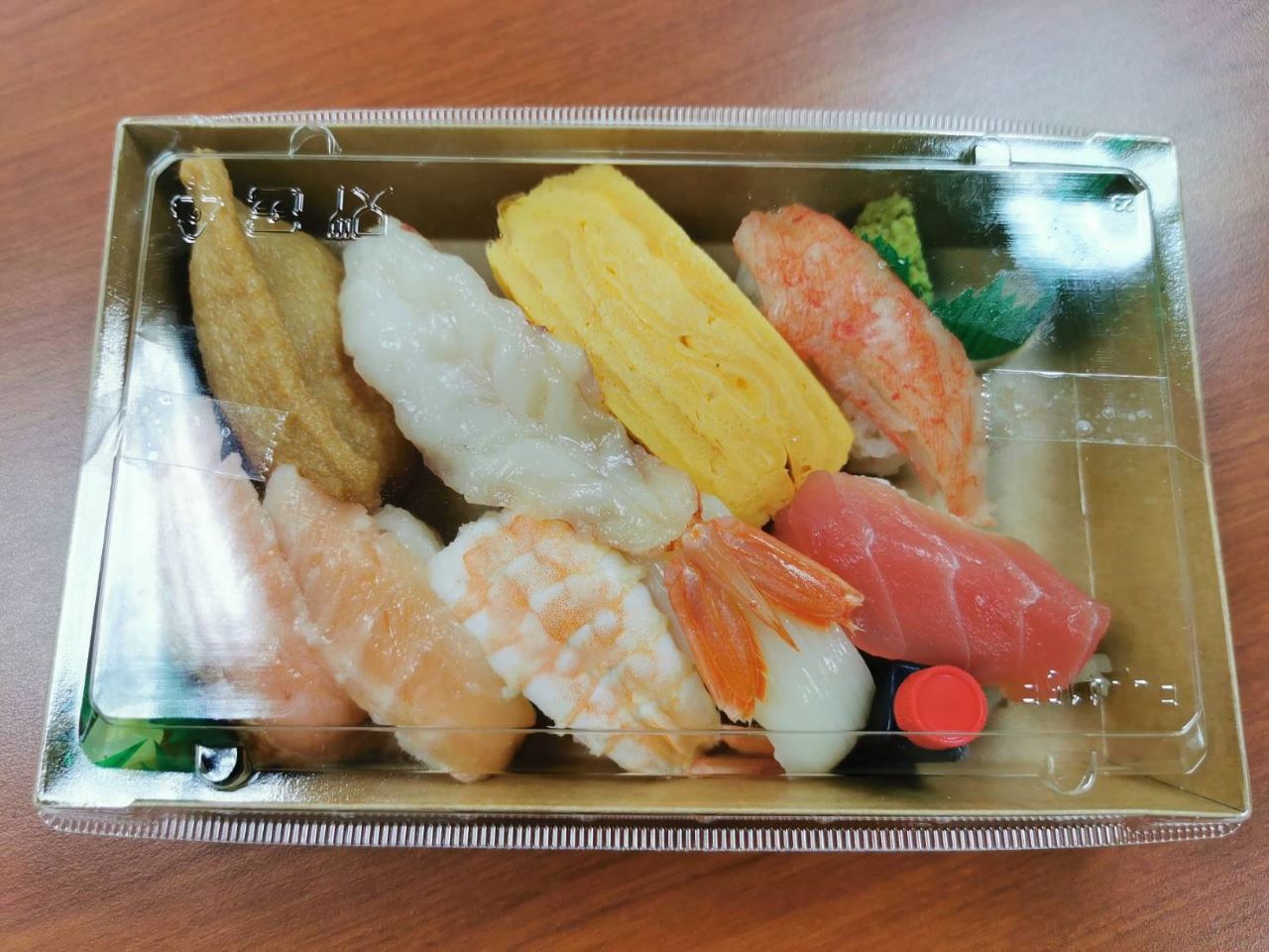 藏壽司 Kurasushi Taiwan外帶餐盒買一盒就直接送柯南扭蛋喔(全台分店陸續開賣) @Nancy將的生活筆計本