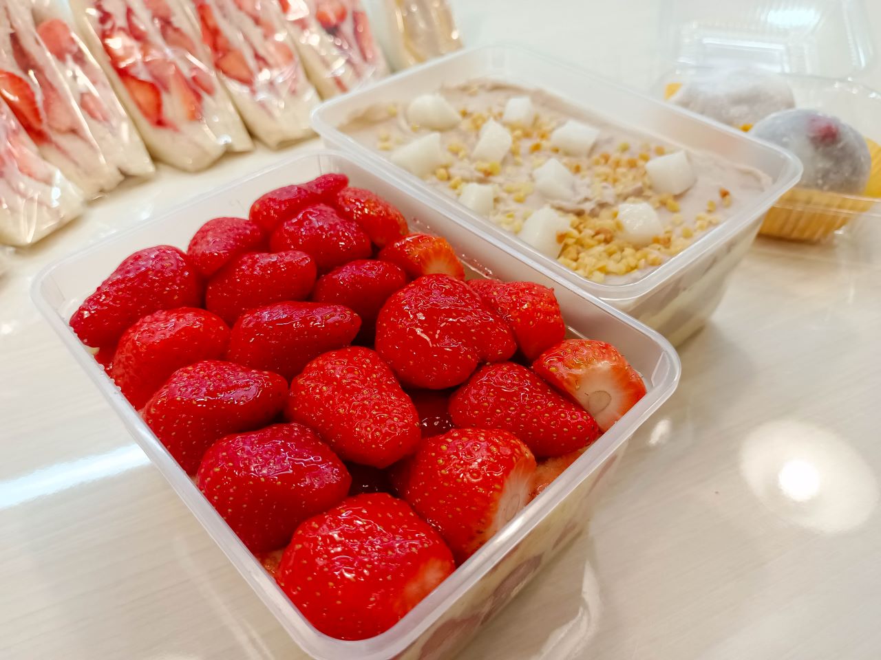 (板橋美食)草莓季一到板橋必排隊名店爆量草莓蛋糕一盒才賣你200多,來不來買爆,店內草莓製品全制霸-粉條媽果汁爸 @Nancy將的生活筆計本