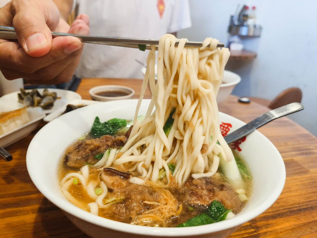 (北投美食)北投三大牛肉麵之一粟家牛肉麵，牛肉大塊又嫩口(內含菜單) @Nancy將的生活筆計本