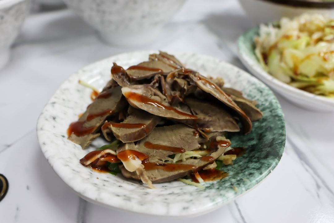 (板橋美食)村村食堂，以自家秘製燉煮的高湯為基底，在板橋就可以喝得到現沖牛肉湯，不用再跑遠~ @Nancy將的生活筆計本