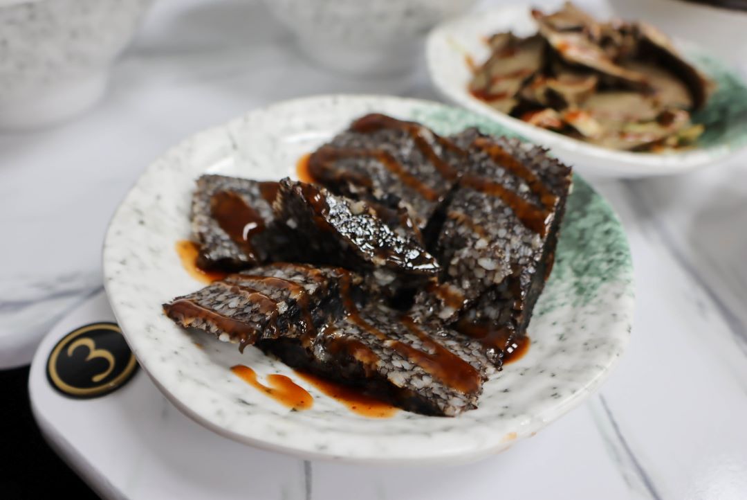 (板橋美食)村村食堂，以自家秘製燉煮的高湯為基底，在板橋就可以喝得到現沖牛肉湯，不用再跑遠~ @Nancy將的生活筆計本