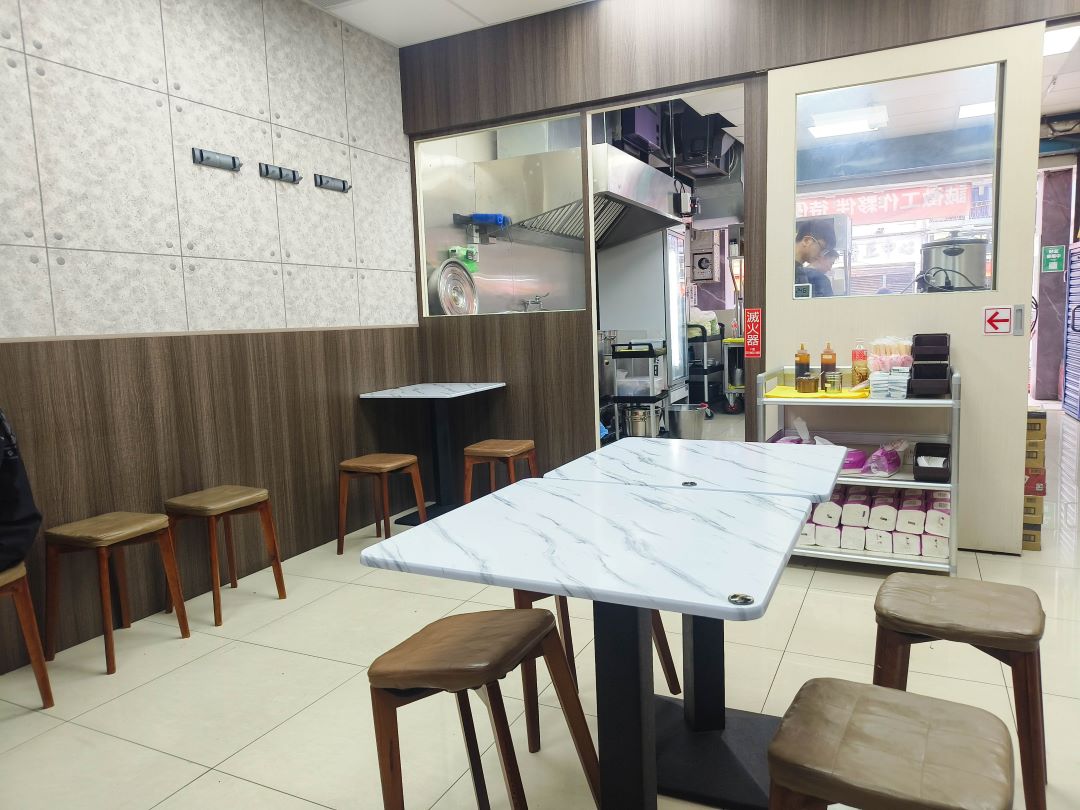 (板橋美食)村村食堂，以自家秘製燉煮的高湯為基底，在板橋就可以喝得到現沖牛肉湯，不用再跑遠~ @Nancy將的生活筆計本