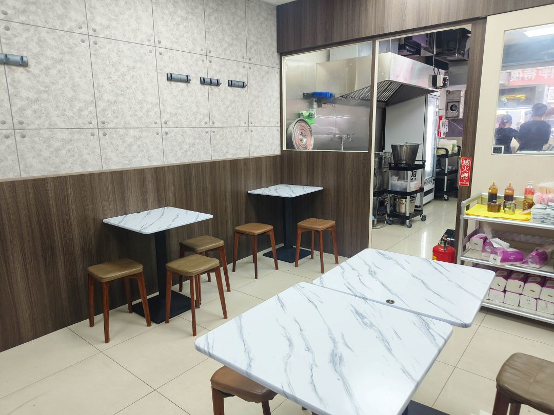 (板橋美食)村村食堂，以自家秘製燉煮的高湯為基底，在板橋就可以喝得到現沖牛肉湯，不用再跑遠~ @Nancy將的生活筆計本