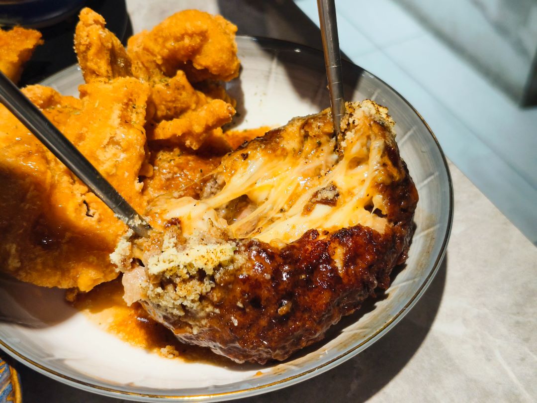 (中山國中站美食)超厚手打漢堡排-粗堡漢堡排,隱身於松山巷弄內午間限定平價漢堡排! @Nancy將的生活筆計本 (中山國中站美食)超厚手打漢堡排-粗堡漢堡排,隱身於松山巷弄內午間限定平價漢堡排! @Nancy將的生活筆計本