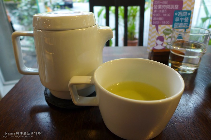 (江子翠捷運站)YOLO Cafe 有樂咖啡,安靜悠閒的享受午後時光(毛小孩友善餐廳) @Nancy將的生活筆計本