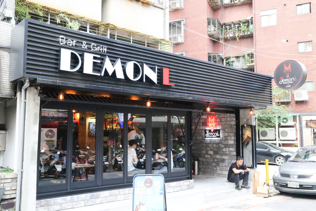(市府站)DemonL美式餐廳,重口味,服務親切感十足的美式餐廳 @Nancy將的生活筆計本