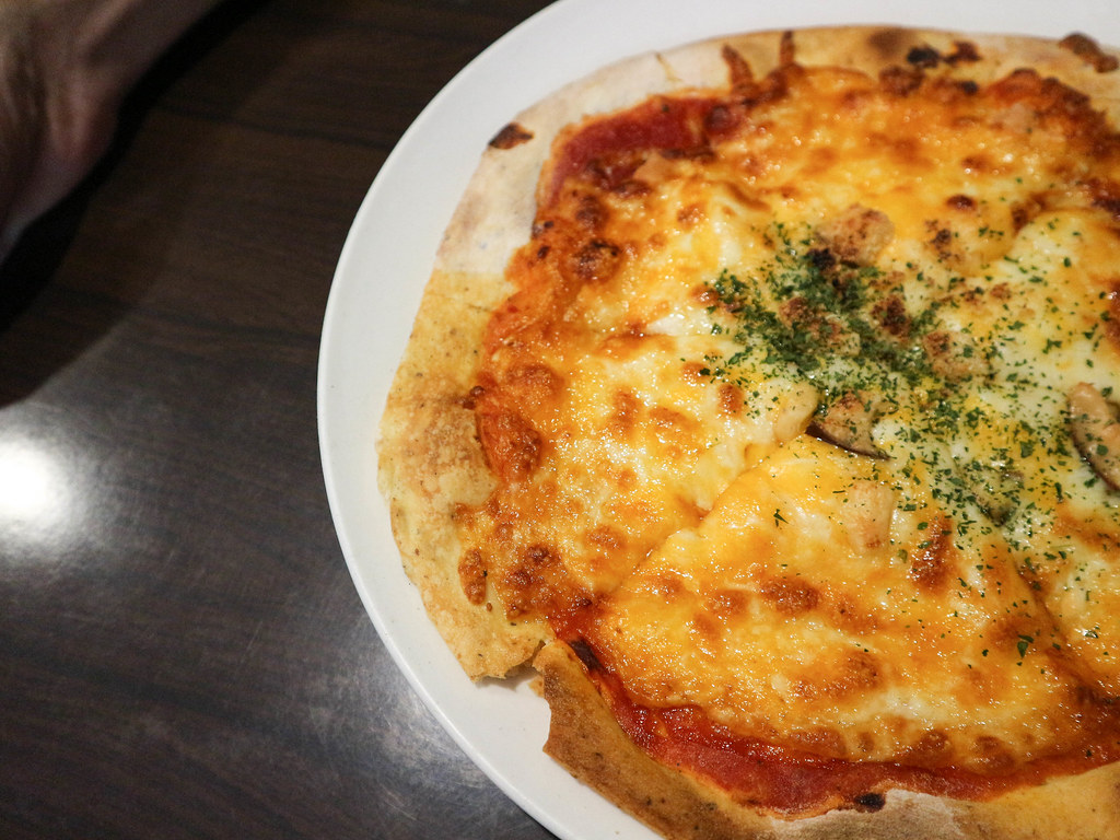 (新埔捷運站)龍眼樹窯烤手工pizza/平價又美味的好吃PIZZA/用料超實在/勇氣食堂對面 @Nancy將的生活筆計本
