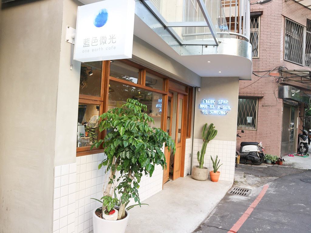(江子翠捷運站)藍色微光 One Earth Café手作甜點,江翠國中正對面,板橋甜點 @Nancy將的生活筆計本