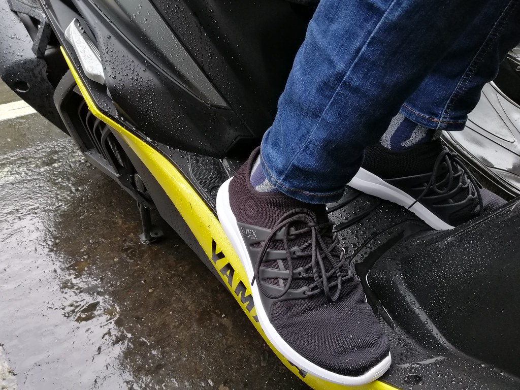 (開箱文)台灣製造V-TEX耐水鞋,地表超強耐水鞋 Water proof,透氣輕便好穿,下雨天出門不用再擔心鞋濕了 @Nancy將的生活筆計本
