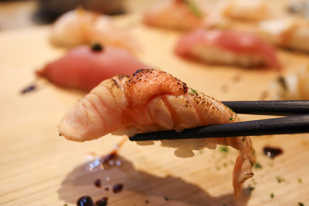 (江子翠美食)板橋日本料理誠壽司江翠店,日式滷肉飯讓你一次就吃得到海膽跟比目魚鰭邊肉還有鮭魚卵喔~ @Nancy將的生活筆計本