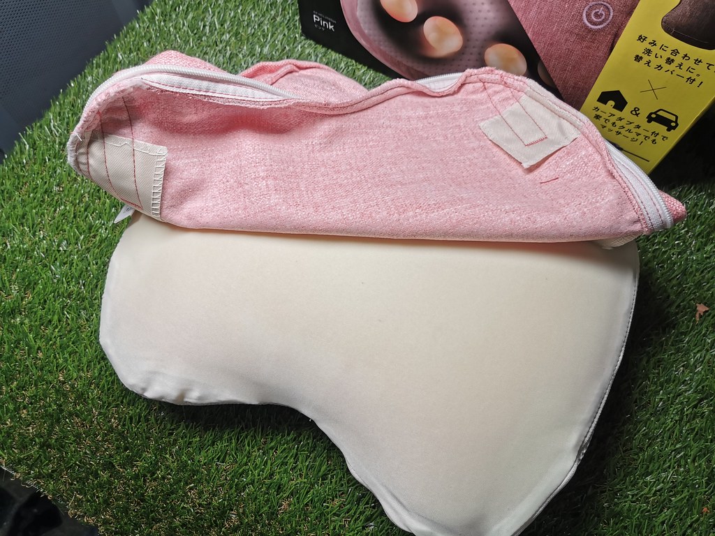 (生活用品/開箱)日本品牌ATEX日本安得士Lourdes日式溫熱揉捏薄型按摩抱枕-8顆滾珠讓按摩,宛如真人按摩力道,布套可更換清洗 @Nancy將的生活筆計本