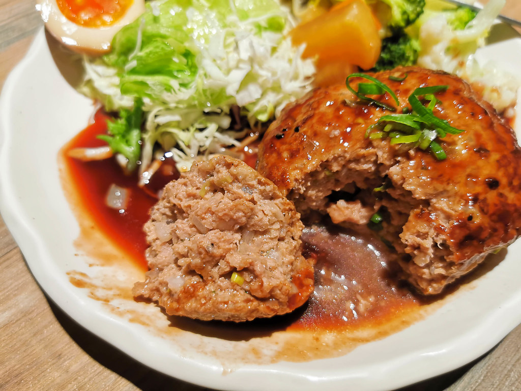 (小巨蛋站)台日混血超過3公分厚度的手作漢堡排超Juicy,來自日本家庭的溫馨感,鄰近育達科大-辺 hotori 日式家庭料理 @Nancy將的生活筆計本
