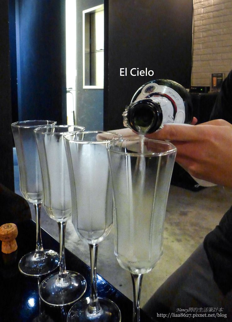(國父紀念館站)El Cielo Restaurant &#038; Lounge,小周末夜晚,與三五好友一起享受微醺的夜晚 @Nancy將的生活筆計本